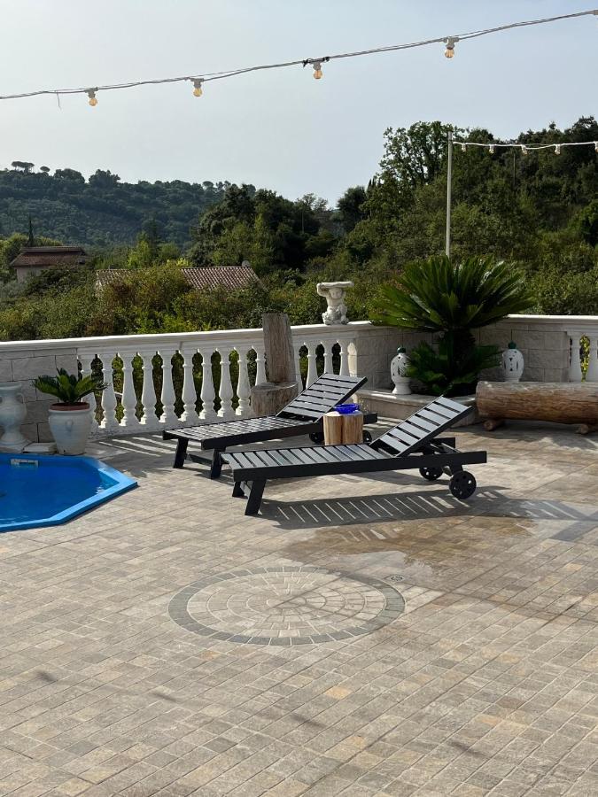 Villa Fiore - Piscina E Idromassaggio อิทริ ภายนอก รูปภาพ