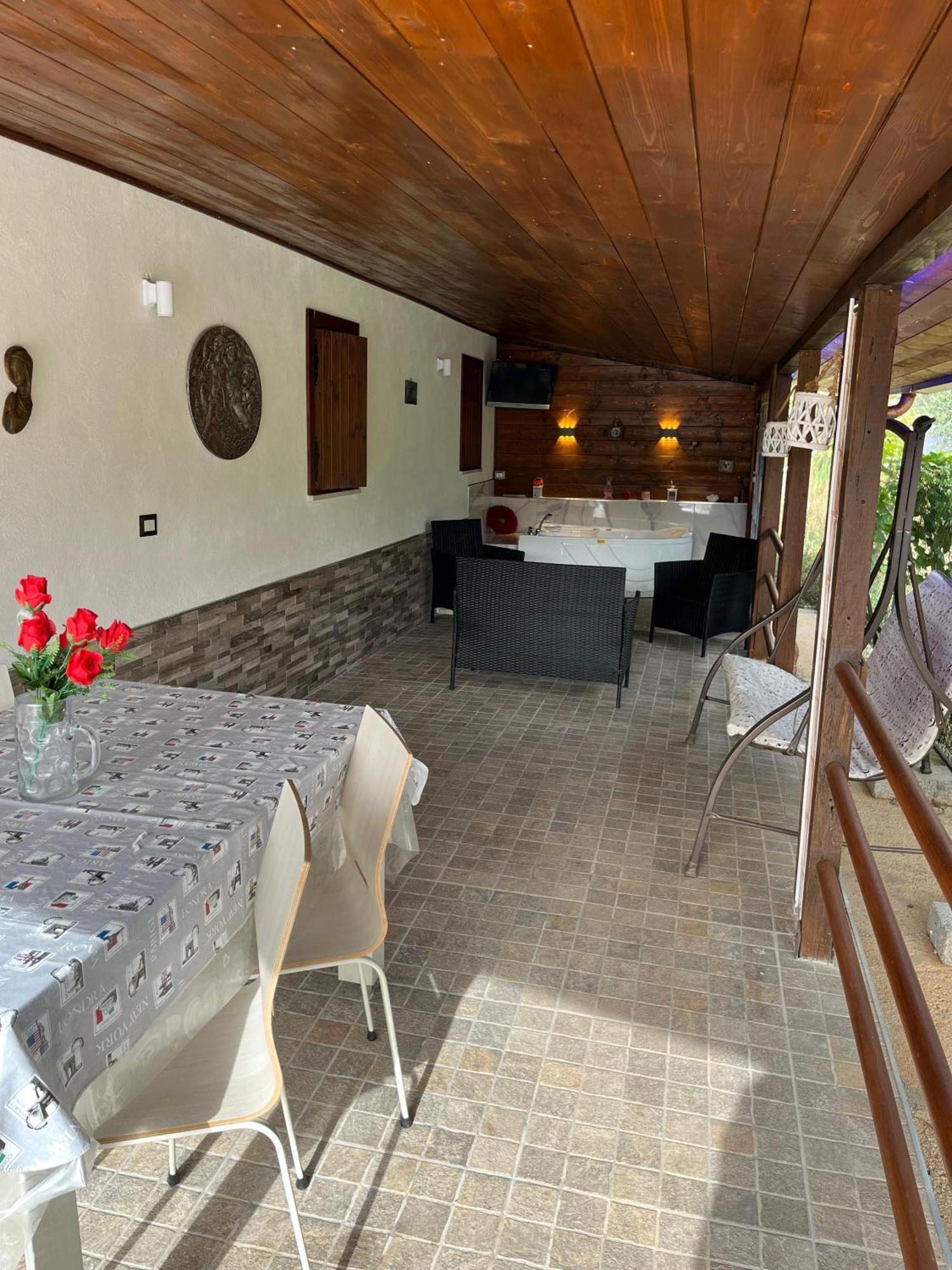 Villa Fiore - Piscina E Idromassaggio อิทริ ภายนอก รูปภาพ